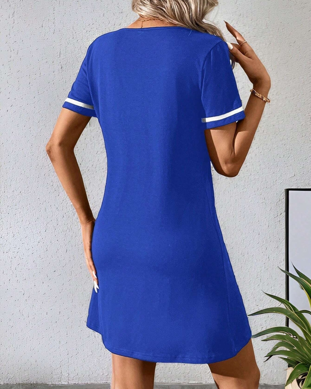 Damenkleid Schwarzes V-Ausschnitt Lässiges Kurzarmkleid