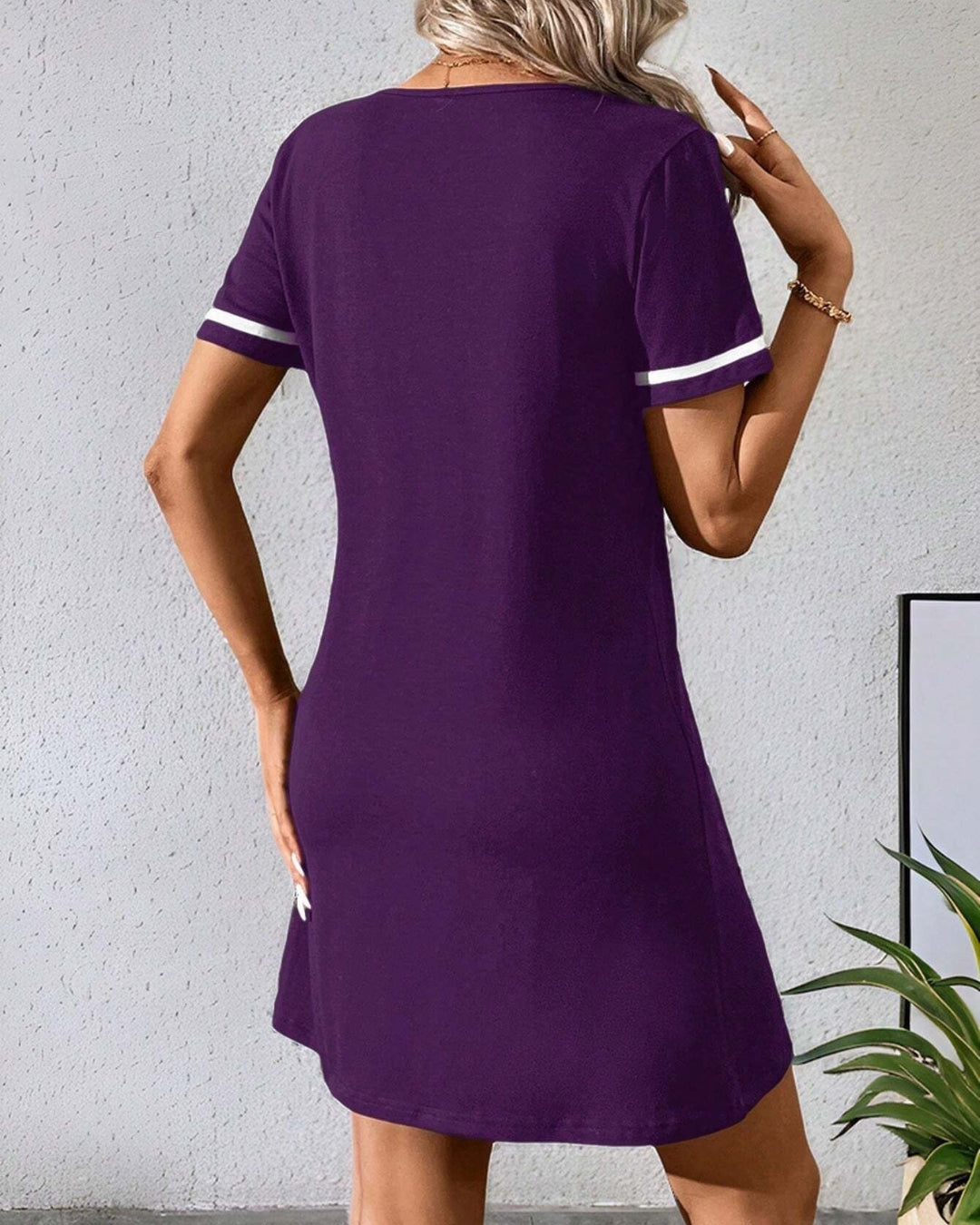 Damenkleid Schwarzes V-Ausschnitt Lässiges Kurzarmkleid