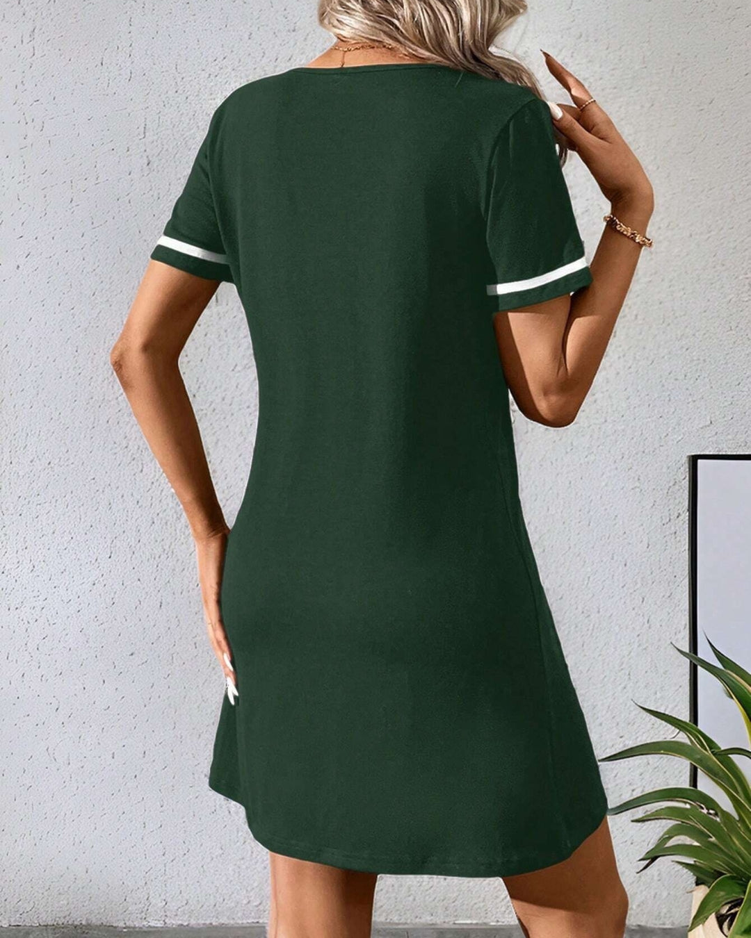 Damenkleid Schwarzes V-Ausschnitt Lässiges Kurzarmkleid